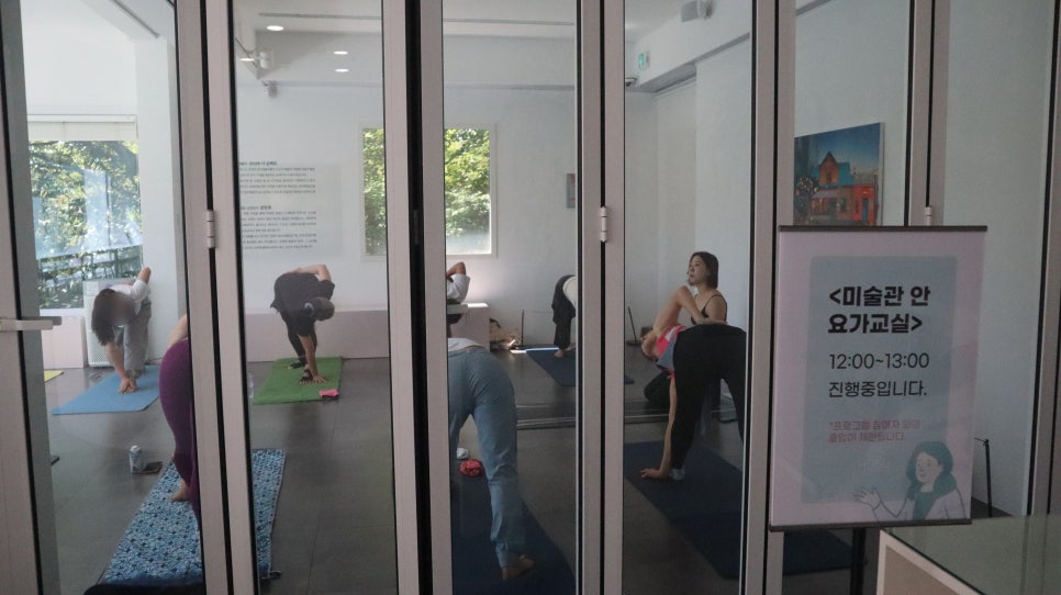 문화실험공간 호수 [월간 호수랩 10월] <미술관 안 요가교실>